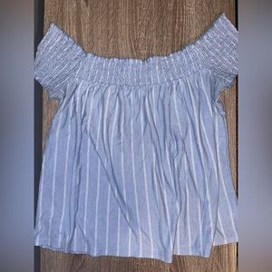 Off the shoulder American Eagle top. Size small
